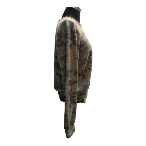 Gaze.  Camo Soft Crop Sweatshirt. Size Ladies Medium. - Picture 2 of 5